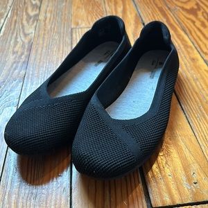 Women’s Clarks Black Flats size 9.5
